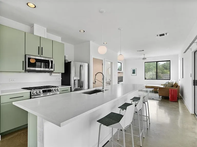 5725 Toscana Ave — Photo 2