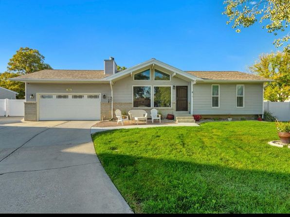 1866 W Gold Rush Cir