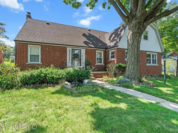 7677 W Parkway St, Detroit, MI 48239