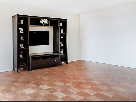 4th image of 9060 Palisade Ave #1210