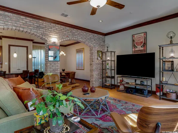 1202 S Flores #104, San Antonio, TX 78204