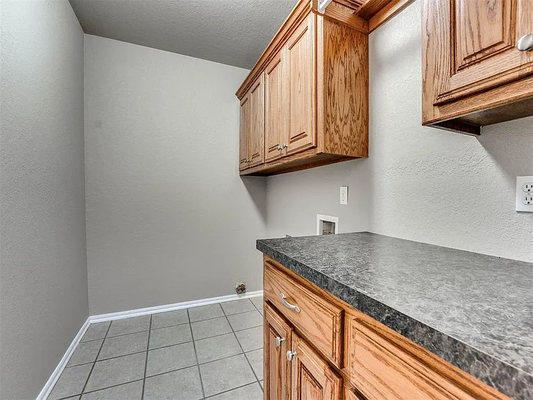 1209 Stoneridge Dr — Photo 19