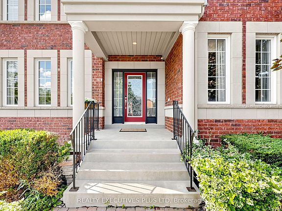 3rd image of 46 Williamson Dr W