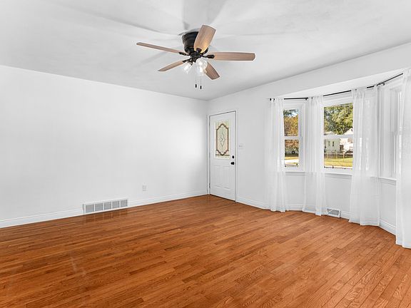 5th image of 1406 E Valley Shore Dr
