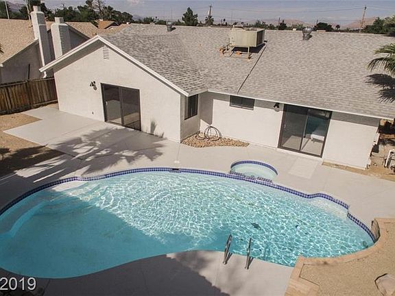 3rd image of 1101 Woodbridge Dr