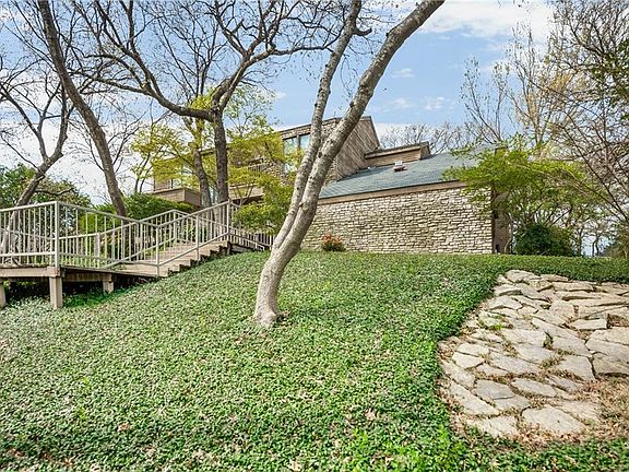 2nd image of 400 Canyon Creek Trl