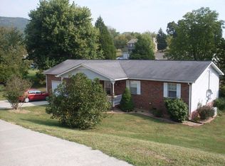 230 Springfield Ln, Jacksboro, TN 37757