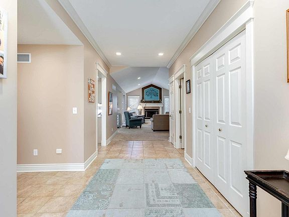 4th image of 2253 Hogan Ct N