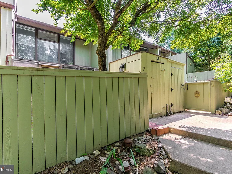 7 Belaire Way — Photo 2
