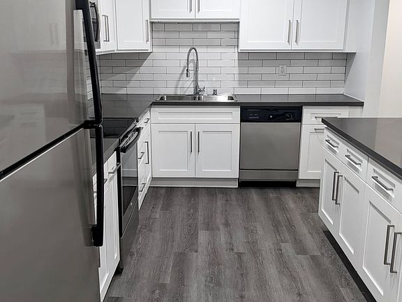 4th image of 117 N Hamilton Dr APT 303