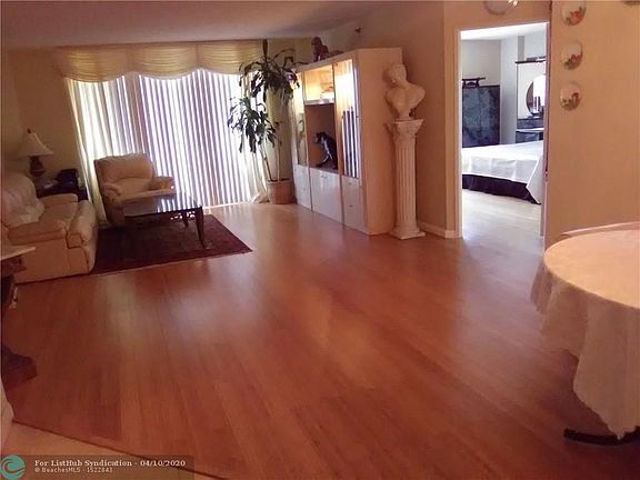 4th image of 3600 Mystic Pointe Dr APT 1208