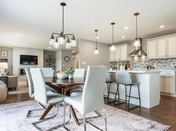 9 Gainsborough Rd, Bracebridge, ON P1L 0A8