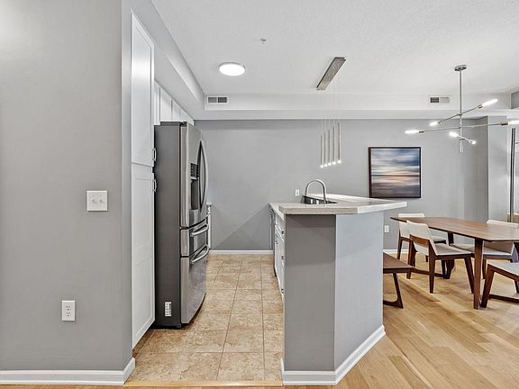 4th image of 2540 38th Ave NE Unit 217