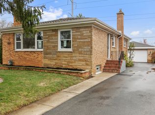 551 Barberry Rd, Highland Park, IL 60035