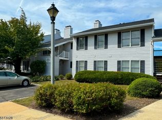 230 Nuthatch Ct, Three Bridges, NJ 08887