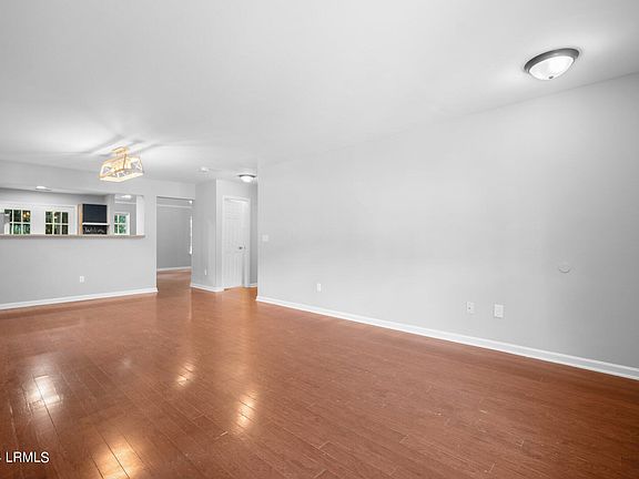 4th image of 393 Dante Circle
