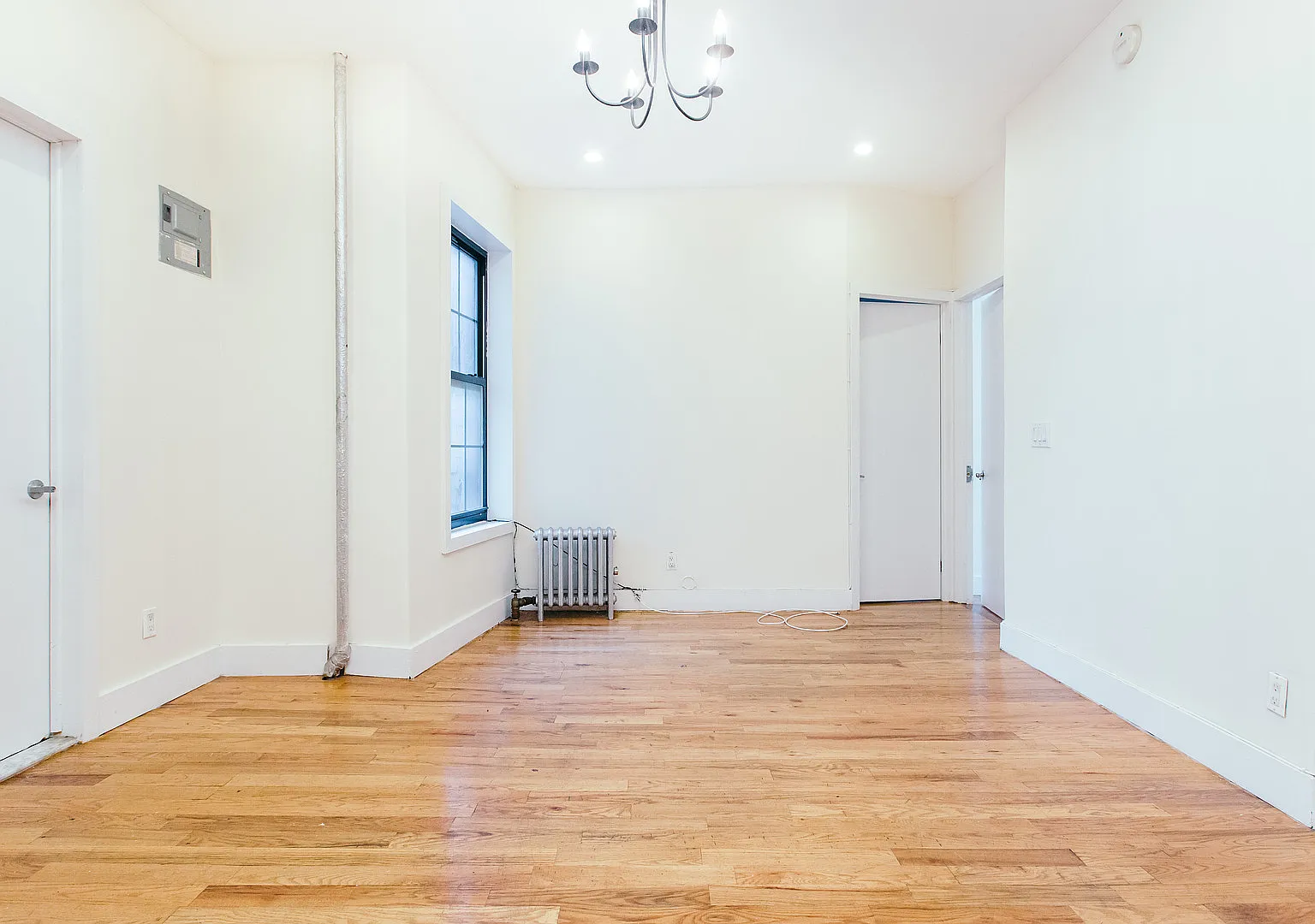 206 Scholes Street — Photo 1