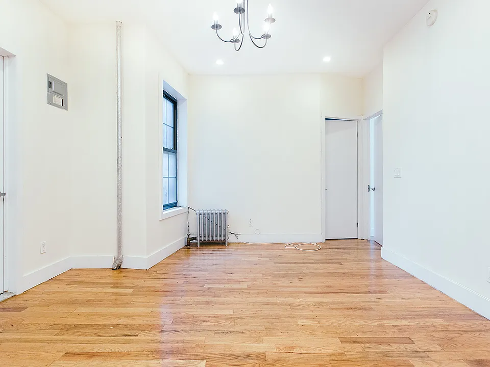 206 Scholes St #7