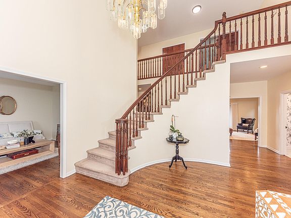 5th image of 50045 Standish Ct