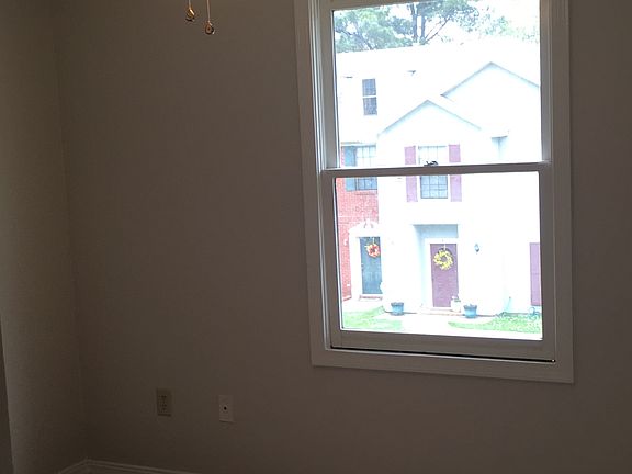 5th image of 943 Glastonbury Cir #A