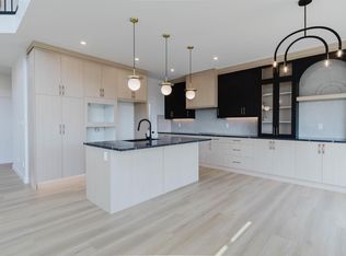3327 Chernowski Way SW, Edmonton, AB T6W 4G4