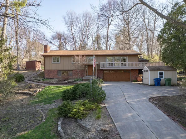3 Heather Ln, Clinton, IA 52732