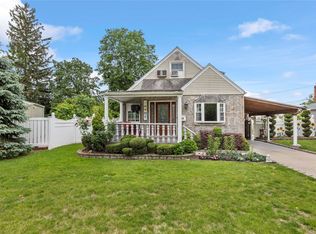 64 Remsen St, Valley Stream, NY 11580