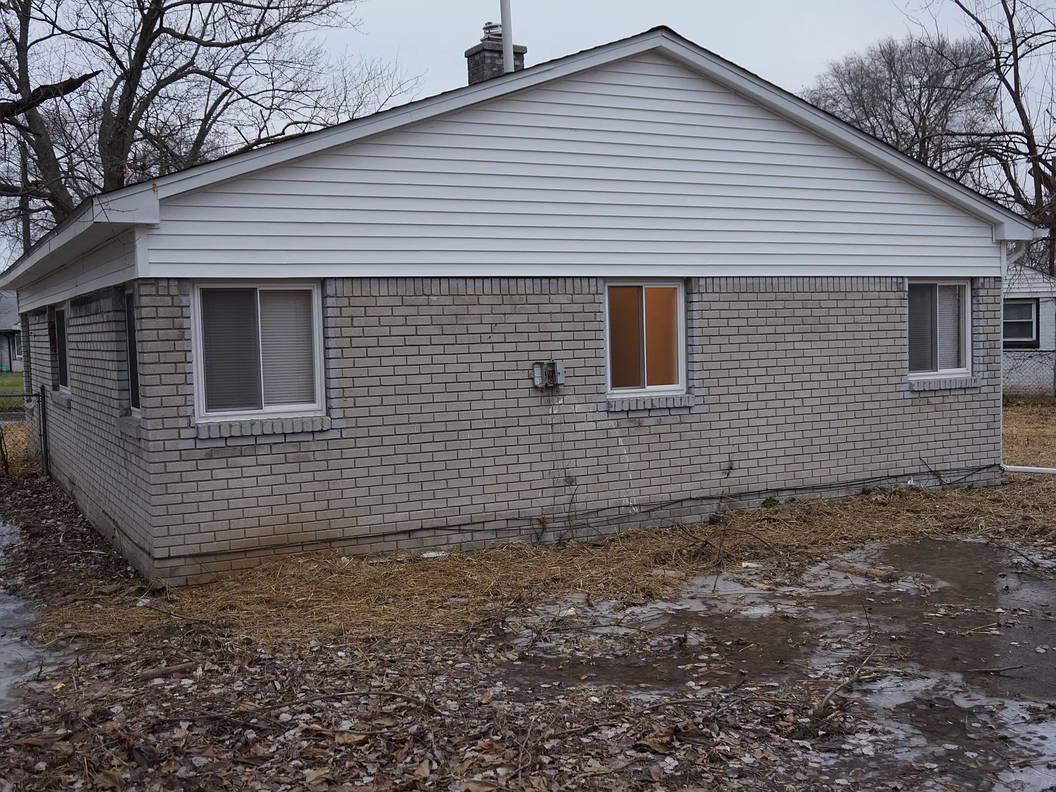 3 bed, 1000 sqft, $1,400 — Photo 2