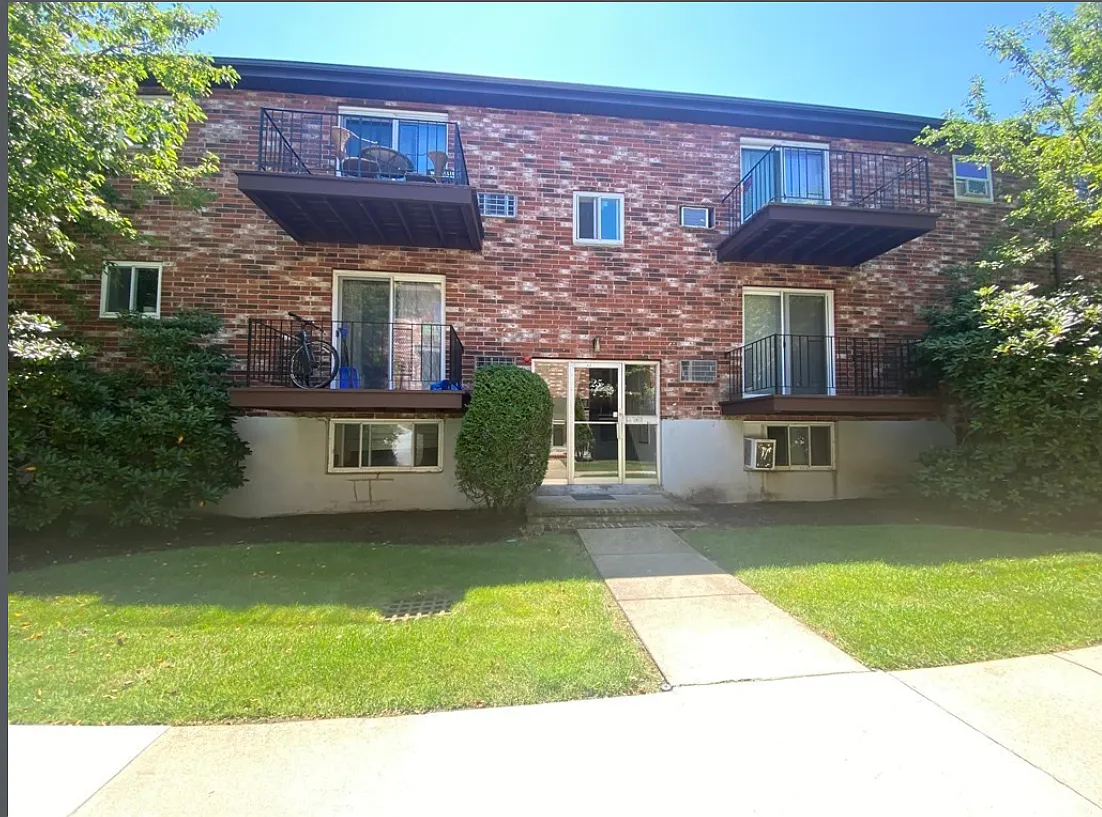 2 bed, 775 sqft, $2,400 — Photo 1