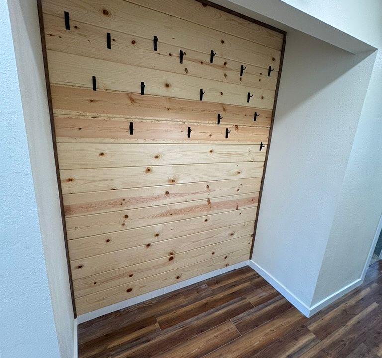 Alcove providing numerous hooks to hang jackets, scarves, purses, hats, etc..