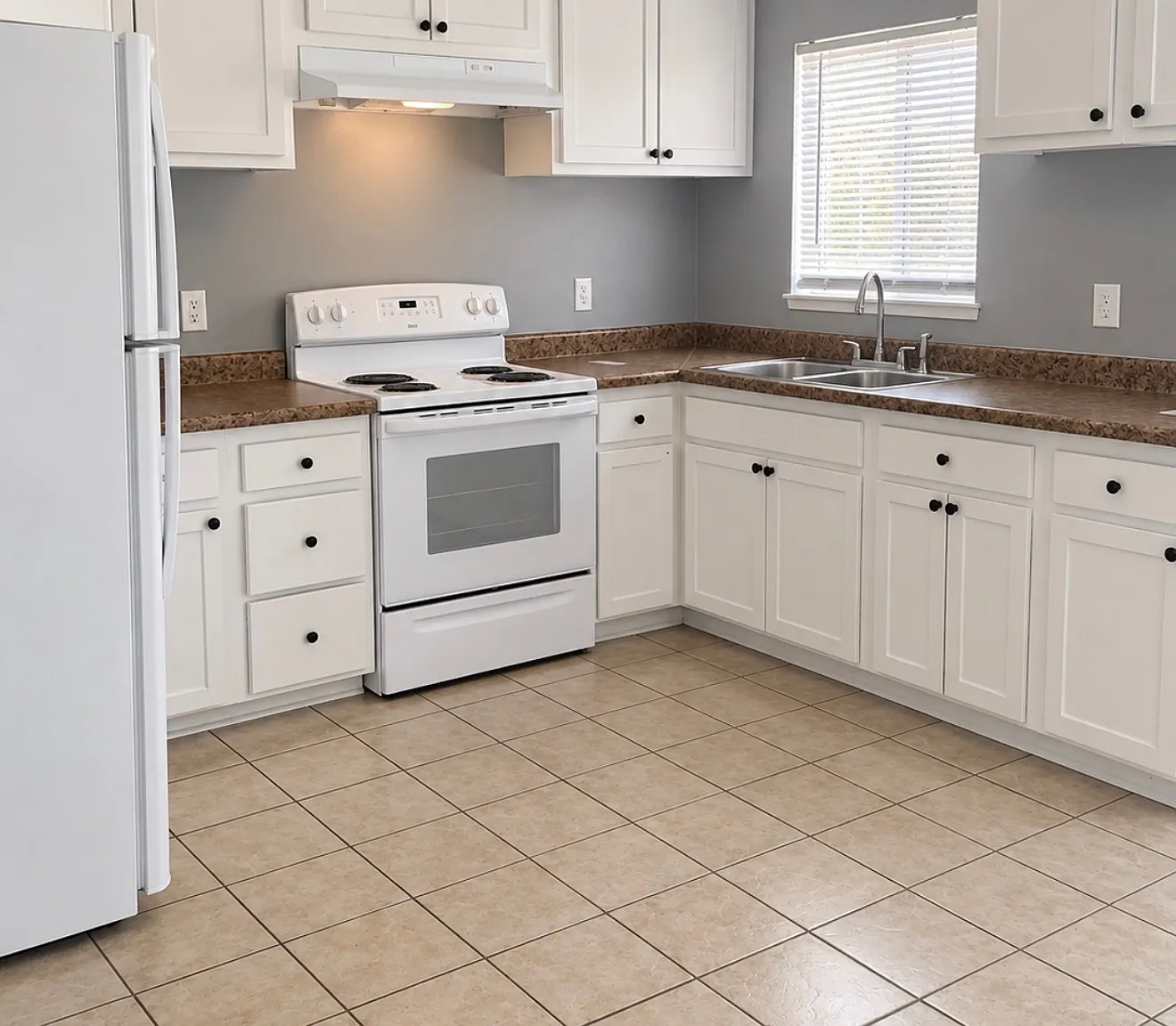 4 bed, 1249 sqft, $2,395 — Photo 4