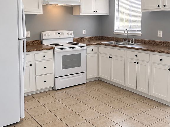 4th image of 464 Santa Rosa St
