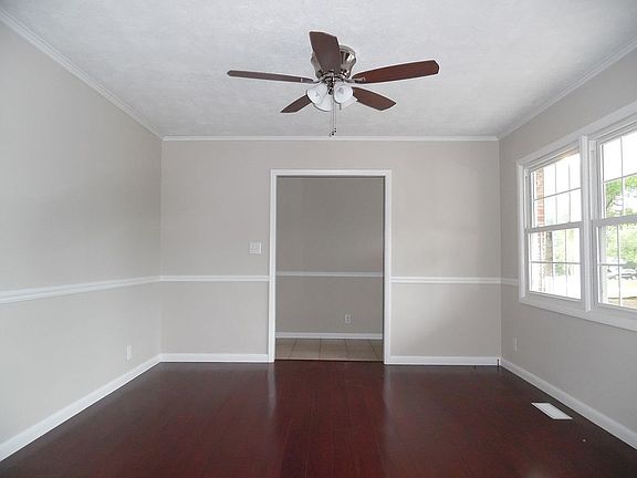 4th image of 201 Pinecliff Dr