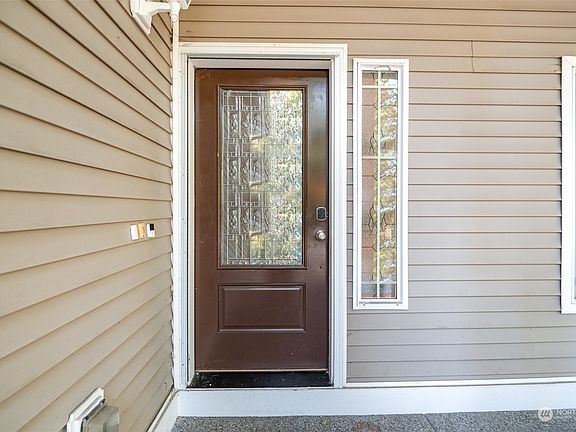 3rd image of 7727 198th Street E