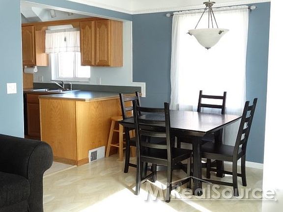 3rd image of 29225 Boston St