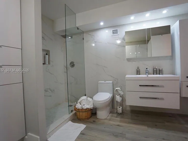 600 NE 36th St #1214 — Photo 10
