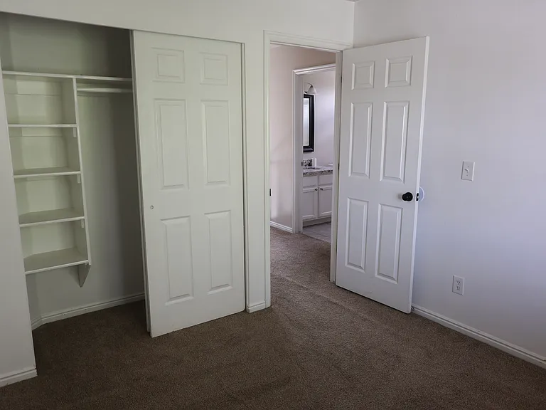 822 S Saratoga Dr — Photo 15