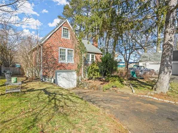 5 Upland Court, Norwalk, CT 06854