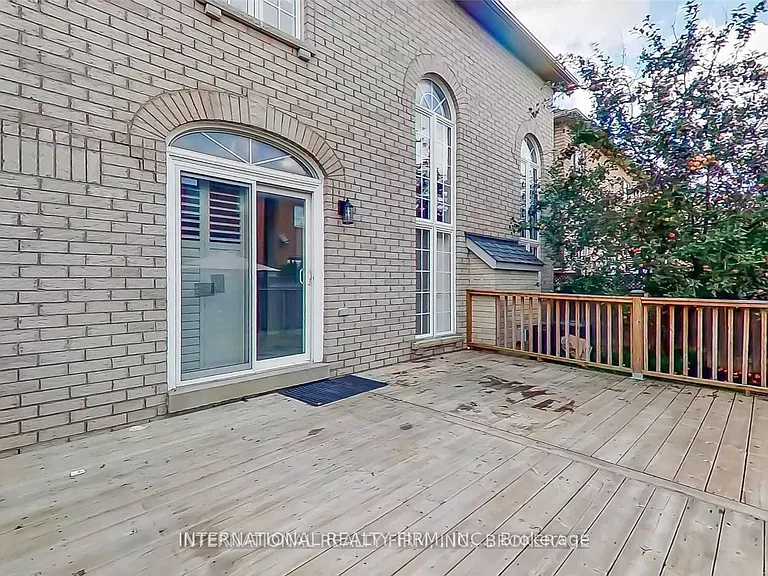 2 Dolce Cres — Photo 34