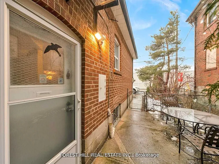 996 Bayview Ave #LOWER — Photo 21