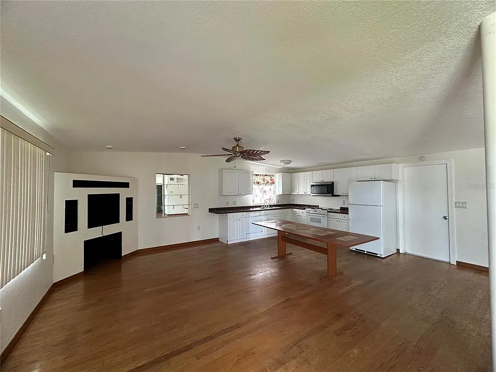 2 bed, 1.0 bath, 1029 sqft, $1,900 — Photo 3