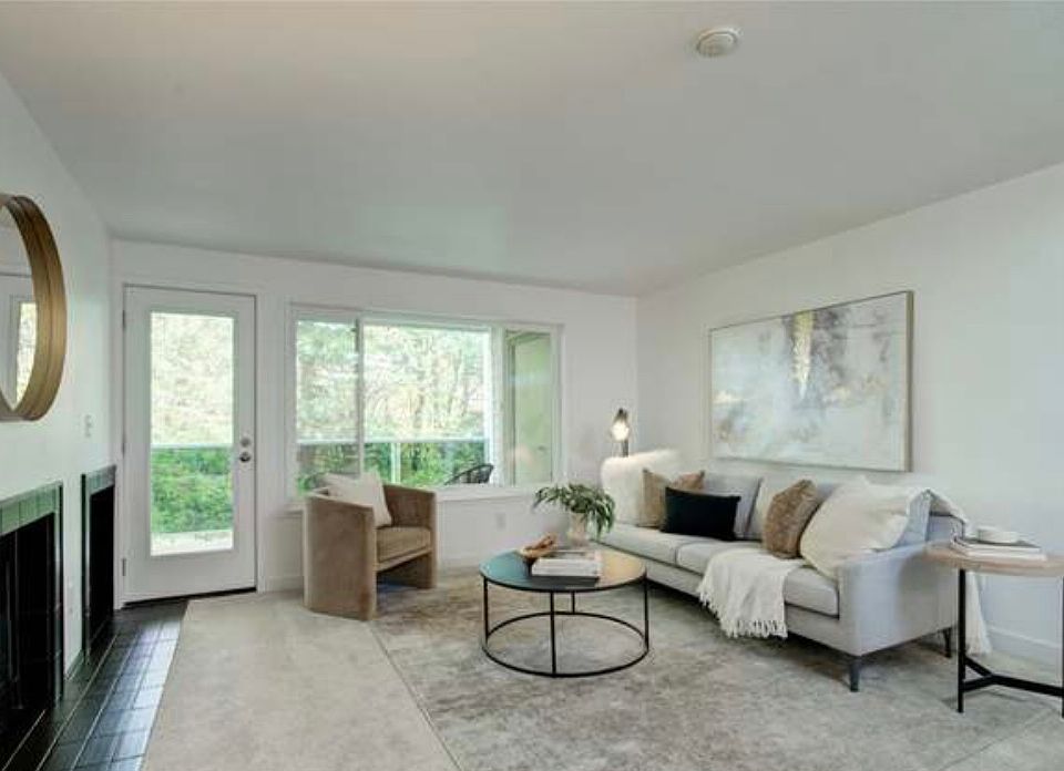 1st image of 15742 NE 70th Ct #15742