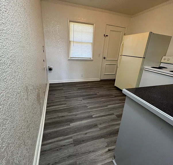 209 Commercial St — Photo 8