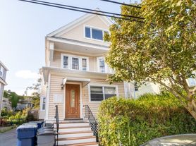8 Hastings St