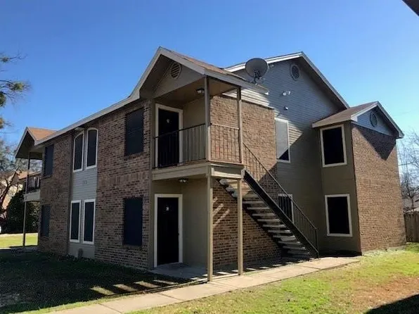 5104 Herrick Ct, Haltom City, TX 76117