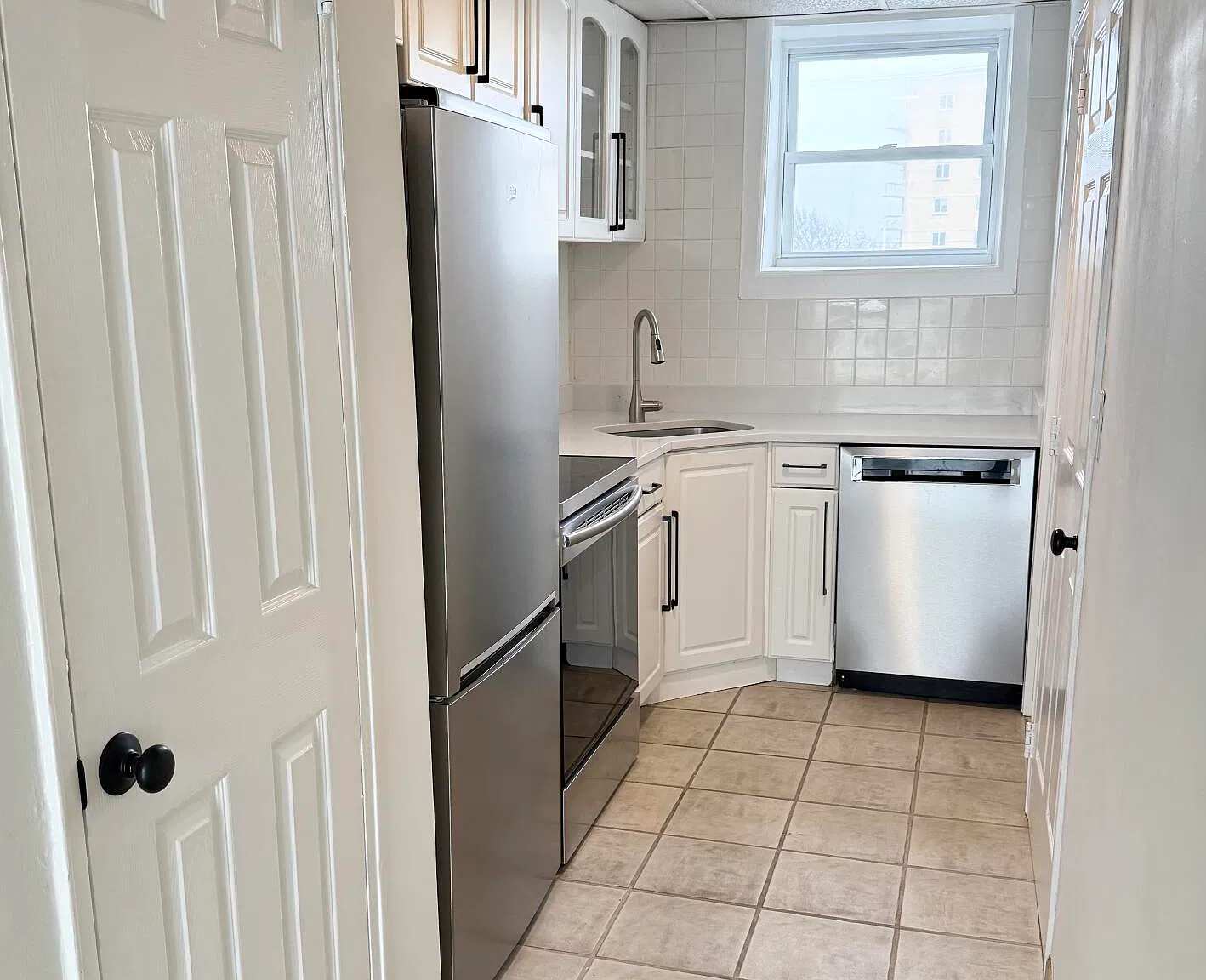 1 bed, 1.5 bath, 1000 sqft, $3,200 — Photo 2