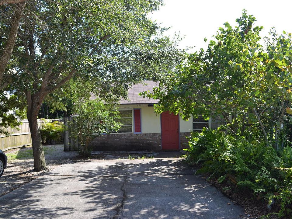 1st image of 8972 SE Parkway Dr