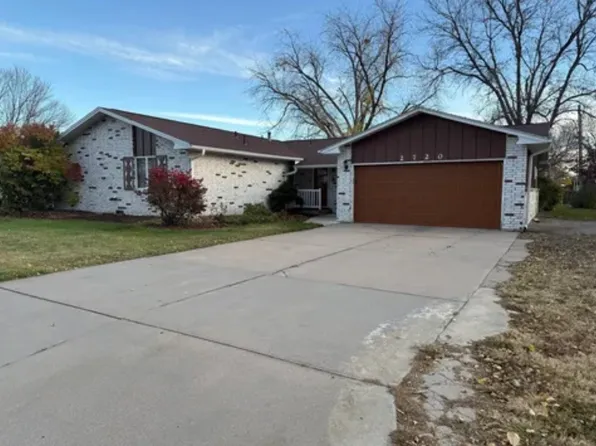 2720 Cedarberry Rd, North Platte, NE 69101