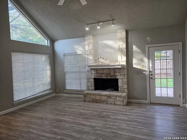 3 bed, 2.0 bath, 1520 sqft, $1,900 — Photo 2