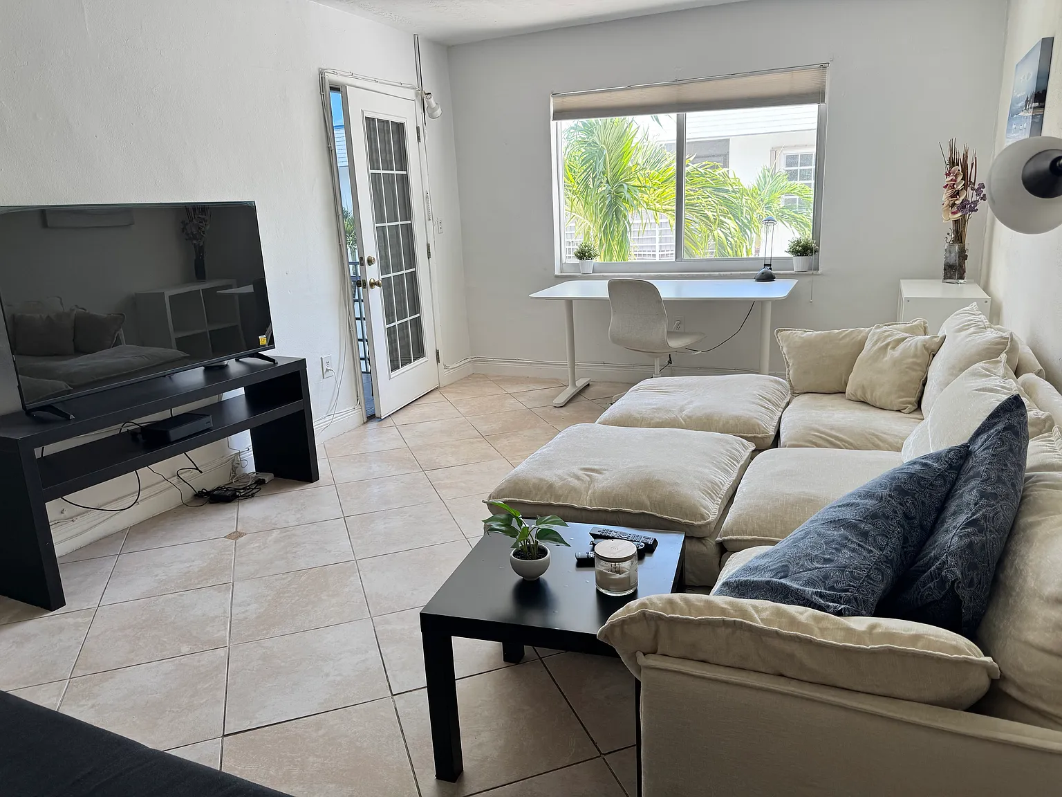 201 Galen Dr — Photo 2